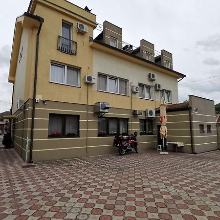 Hotel Vila Sunce Stara Pazova Eksteriør bilde