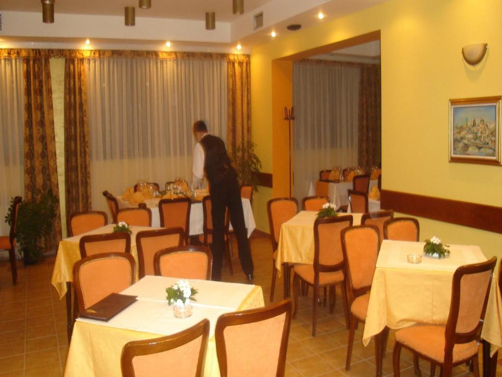 Hotel Vila Sunce Stara Pazova Eksteriør bilde