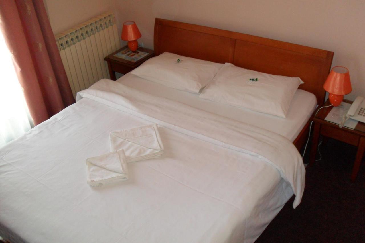 Hotel Vila Sunce Stara Pazova Rom bilde